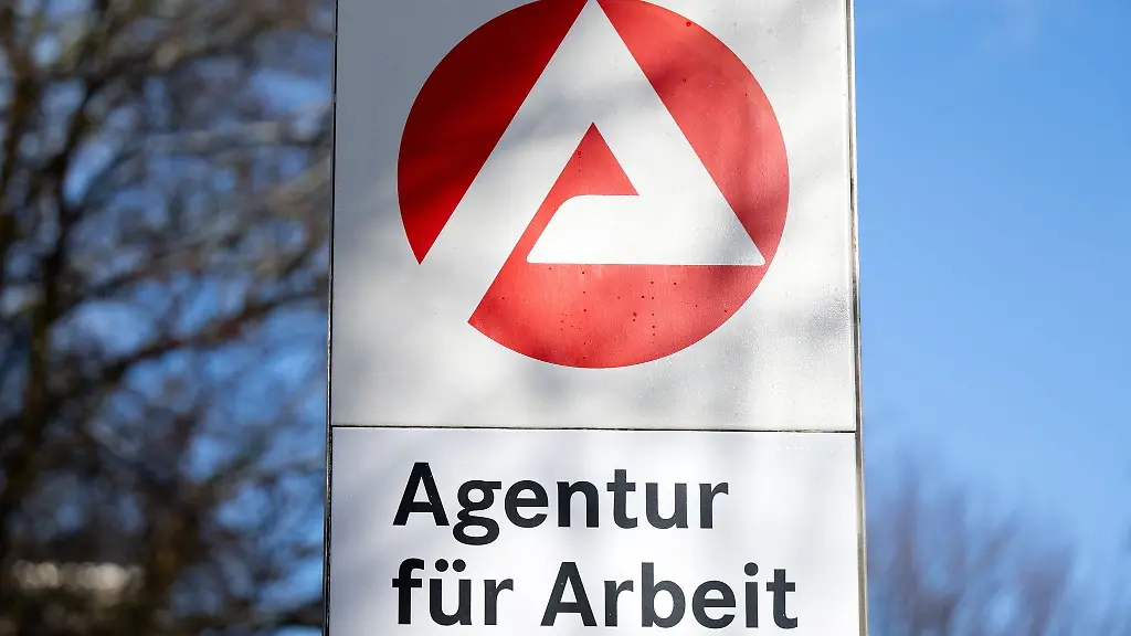 Die-Arbeitslosigkeit-in-Bayern-ist-im-Vergleich-zum-Vormonat-kaum-gesunken