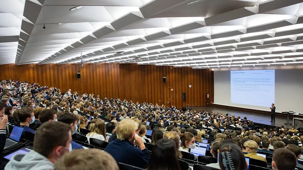 Der-Anteil-zugangsbeschraenkter-Studienangebote-liegt-in-Rheinland-Pfalz-deutlich-unter-dem-Bundesdurchschnitt