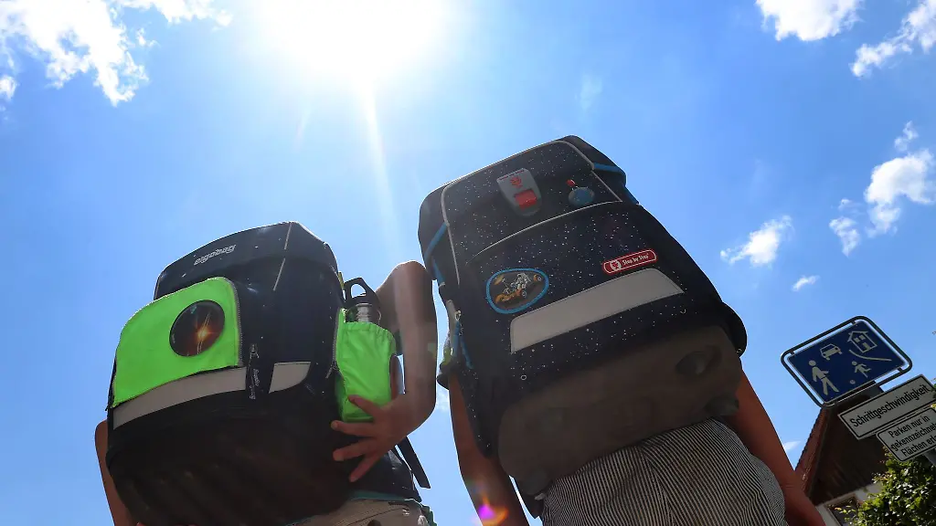 Wenn-die-Sonne-knallt-koennen-Schulen-ihre-Schueler-unter-bestimmten-Voraussetzungen-frueher-nach-Hause-schicken