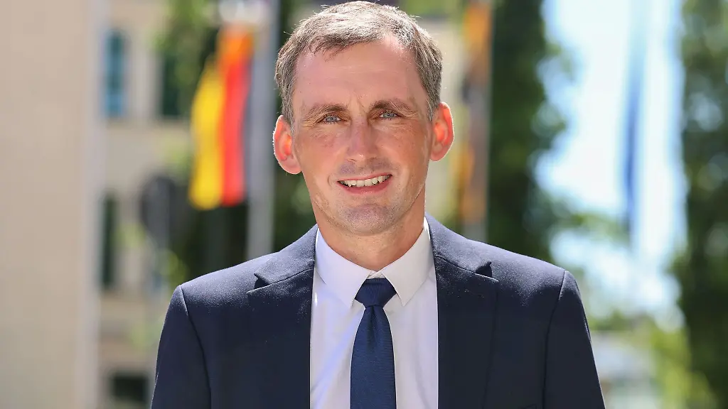 Jan-Riedel-war-Leiter-des-Lyonel-Feininger-Gymnasiums-in-Halle-Saale-und-ist-neuer-Bildungsminister