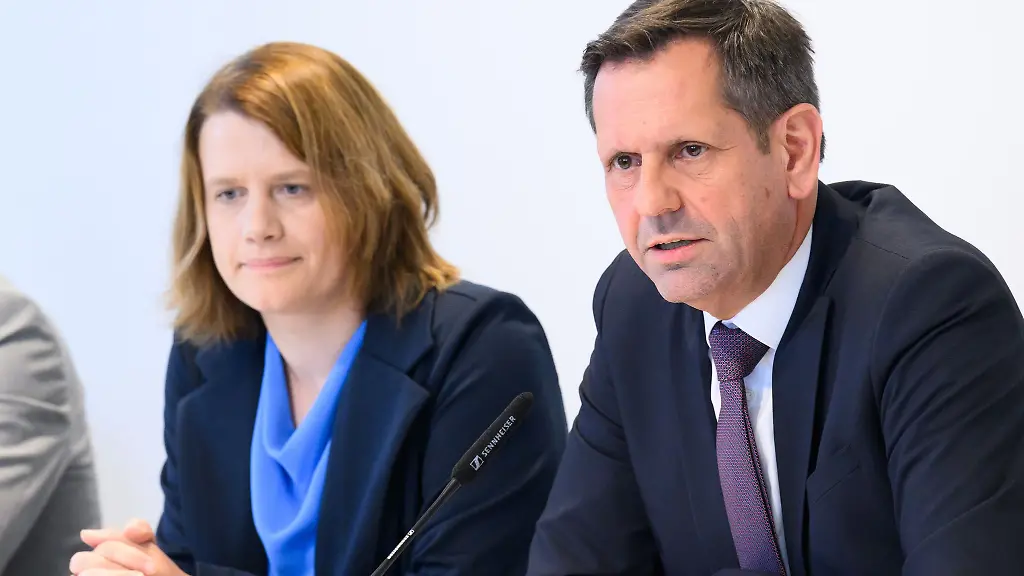 Ministerpraesident-Lies-r-setzt-fuer-seine-Investitionsoffensive-auch-auf-neue-Schulden