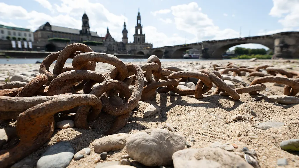 Im-Vergleich-zum-Referenzwert-fiel-im-Juni-ein-Drittel-weniger-Regen-in-Sachsen