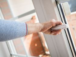 Sauber, sicher, dicht? : Pollen, Fliegen, Einbrecher: Tipps für sichere Fenster