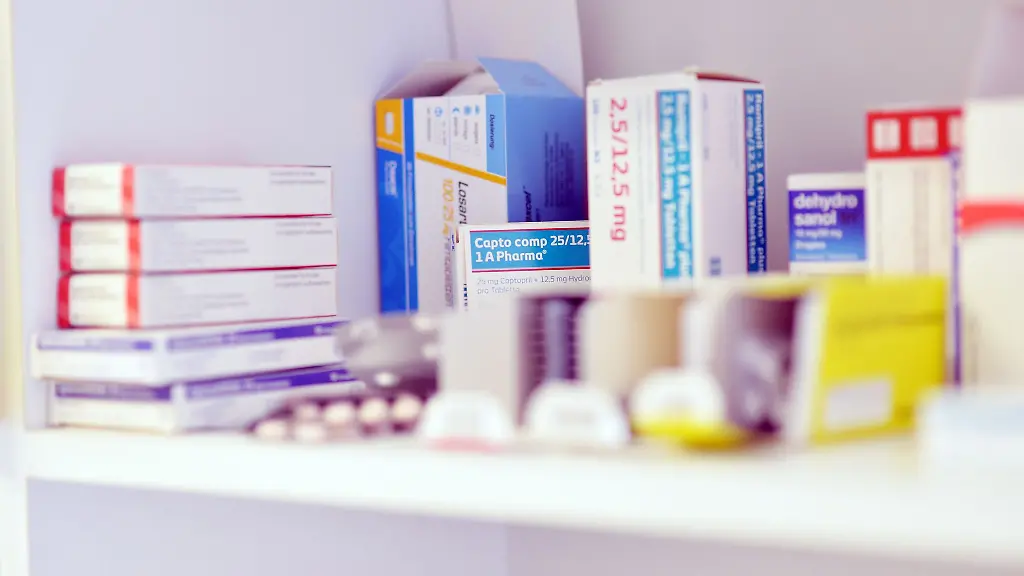 Fuer-die-Lagerung-der-Medikamente-sollte-man-einen-Ort-waehlen-in-den-wenig-Sonnenlicht-faellt