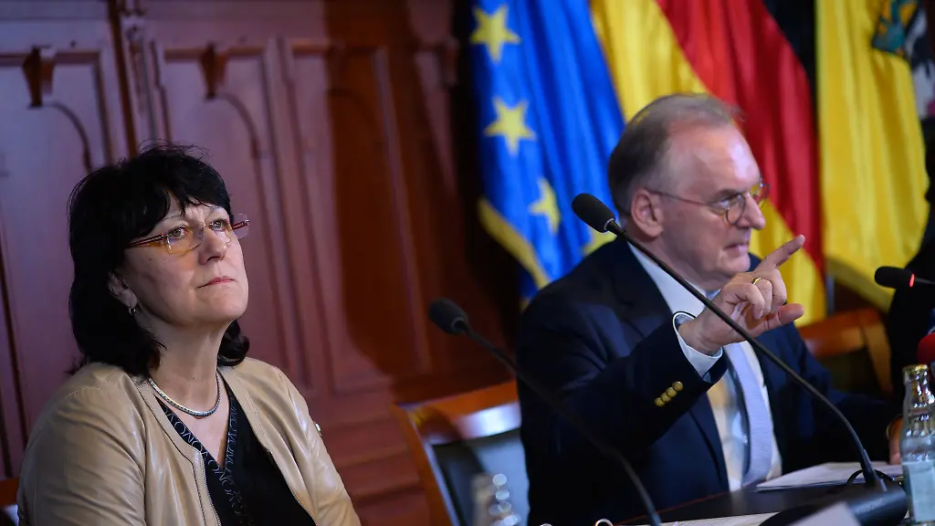 Sachsen-Anhalts-Ministerpraesident-Reiner-Haseloff-CDU-hat-Eva-Feussner-entlassen