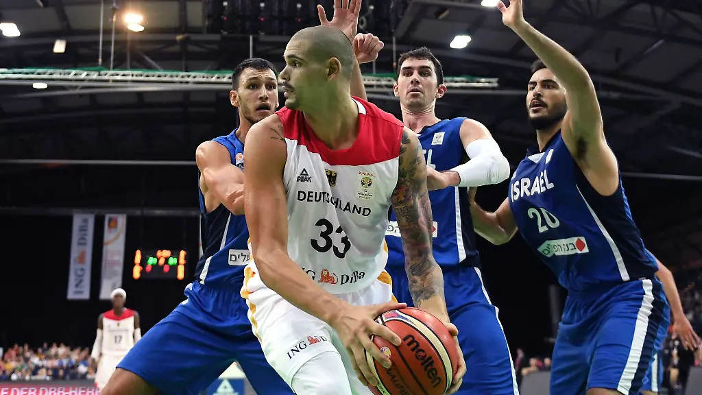 Die-Vet-Concept-Gladiators-Trier-haben-den-Vertrag-mit-dem-75-maligen-Nationalspieler-Maik-Zirbes-verlaengert