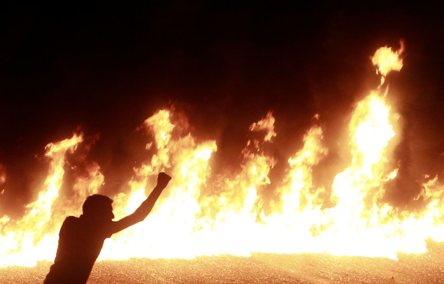Die Straßen von Kairo stehen in Flammen.