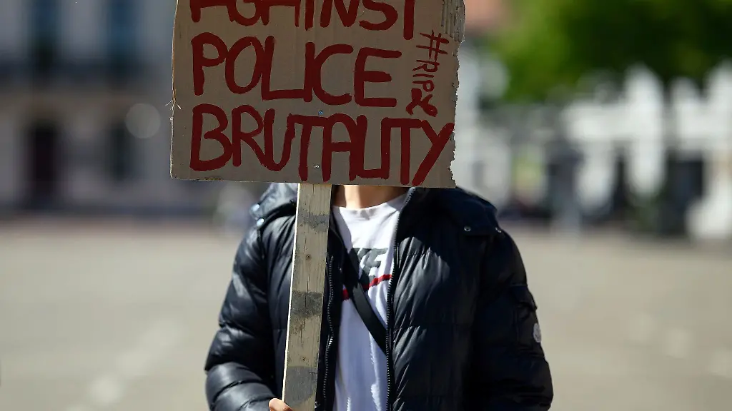 Der-Fall-Lorenz-A-befeuert-eine-Debatte-ueber-Gewalt-Vertrauen-und-Verantwortung-bei-der-Polizei