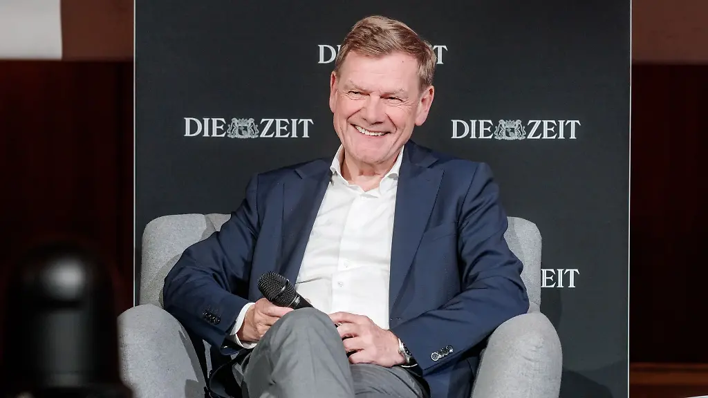 Der-Job-kostet-viel-Kraft-Auszeit-findet-Wadephul-im-Theater