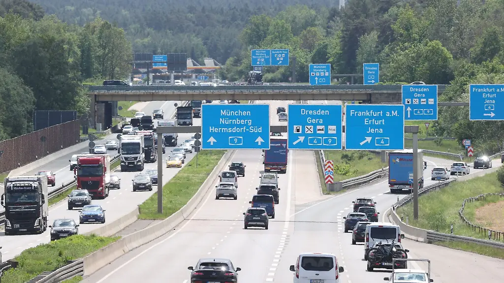 Zum-Start-der-Sommerferien-war-der-Reiseverkehr-auf-den-Thueringer-Autobahnen-zunaechst-ruhig