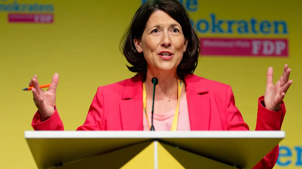 Schmitt-forderte-unter-anderem-eine-moderne-Bildungspolitik-und-dynamischere-Bauwirtschaft