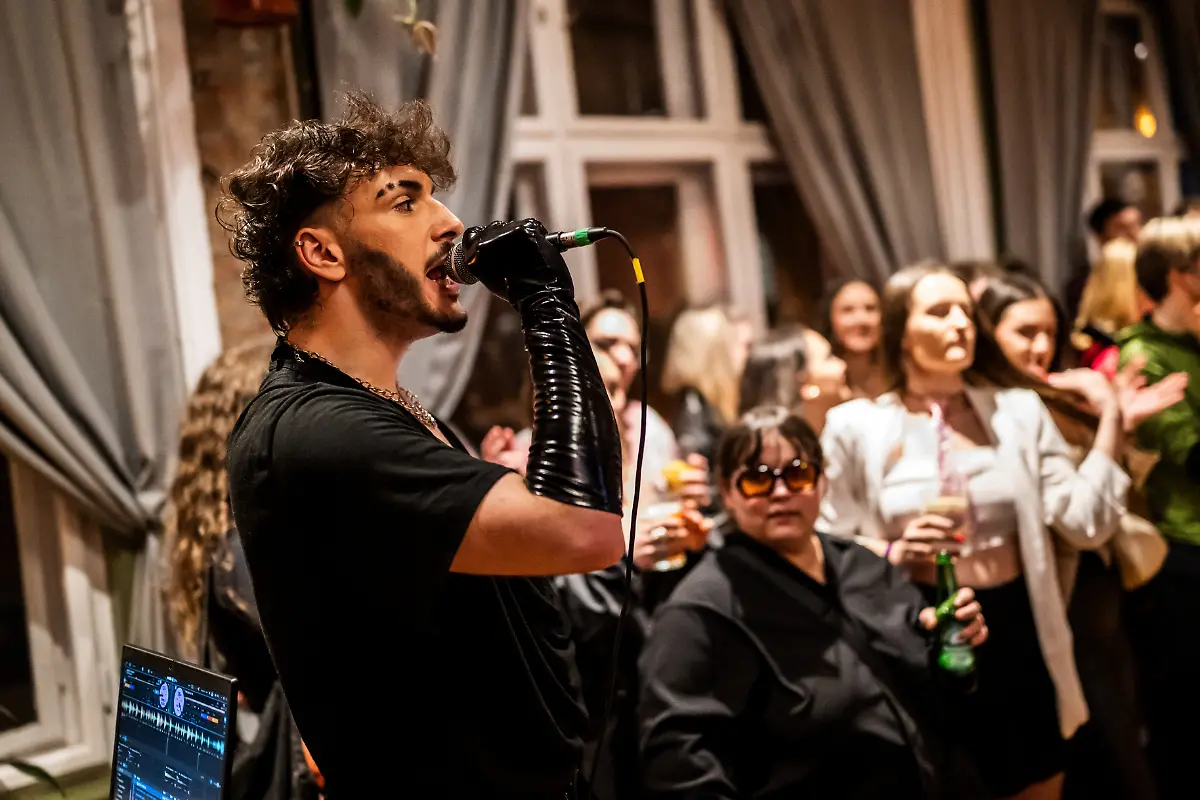 2025-06-26T070233Z-1832854568-RC2UDDA7Y6KC-RTRMADP-3-HUNGARY-LGBT-PRIDE-ANNIVERSARY