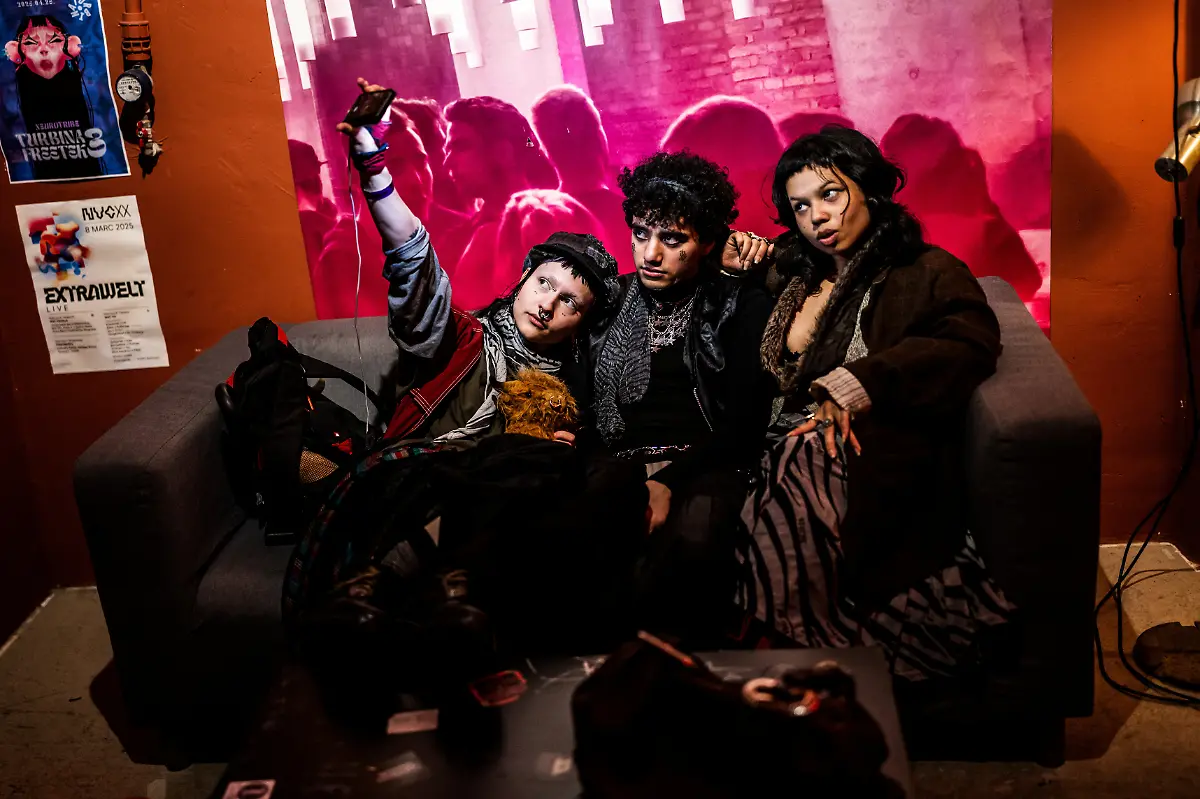 2025-06-26T070213Z-666045195-RC2VDDAR6VSK-RTRMADP-3-HUNGARY-LGBT-PRIDE-ANNIVERSARY