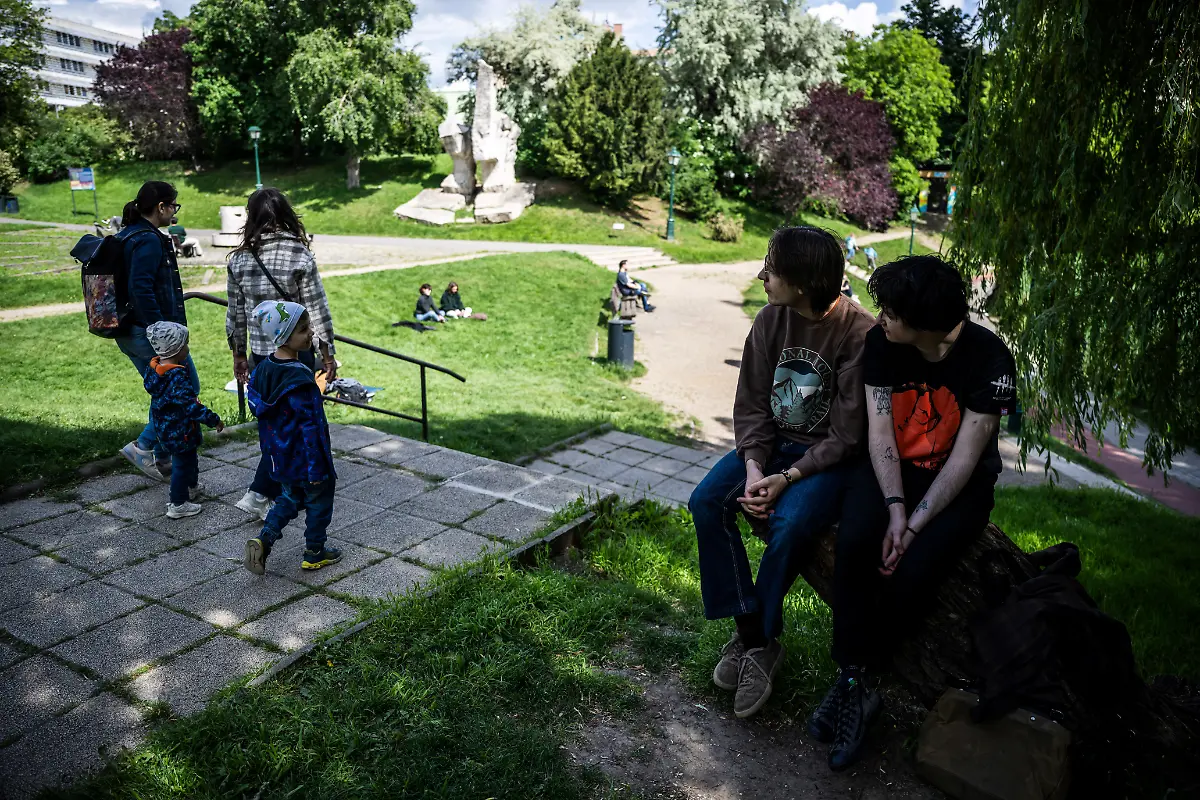 2025-06-26T070309Z-60506803-RC2OJEAAOGZ8-RTRMADP-3-HUNGARY-LGBT-PRIDE-ANNIVERSARY