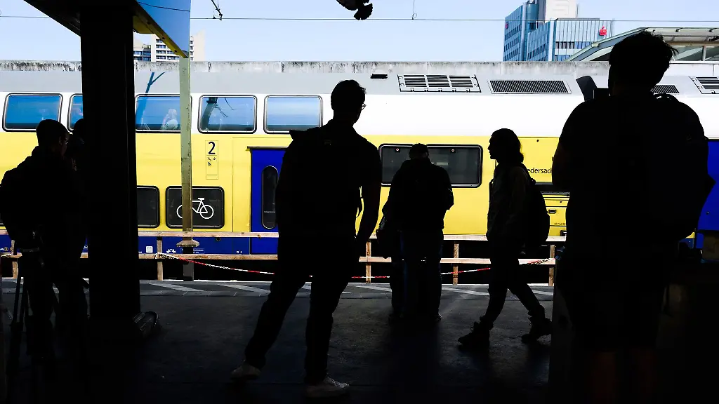 Die-Landesregierung-will-mit-dem-Azubi-Ticket-mehr-junge-Menschen-in-den-Nahverkehr-bringen