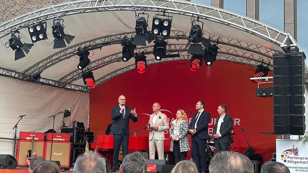 Brandenburgs-Ministerpraesident-Dietmar-Woidke-SPD-dringt-auf-eine-Senkung-der-Strompreise-fuer-die-ganze-Wirtschaft