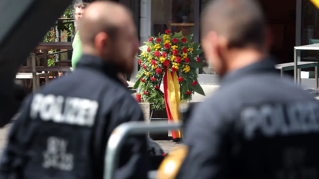 Die-Polizei-war-wegen-mehrerer-angezeigter-Mahnwachen-mit-zahlreichen-Kraeften-vor-Ort