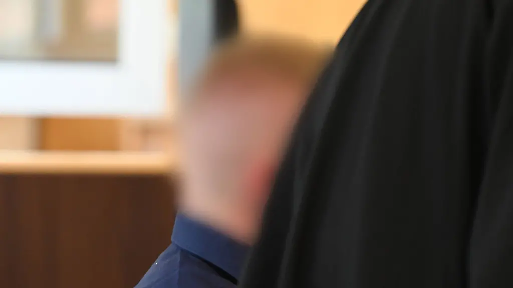 Trotz-des-Freispruchs-im-Prozess-um-Schuesse-im-Ostseebad-Zingst-soll-es-fuer-einen-jungen-Mann-keine-Entschaedigung-fuer-seine-U-Haft-geben-dagegen-hat-dieser-Beschwerde-eingelegt-aber-nicht-nur-er