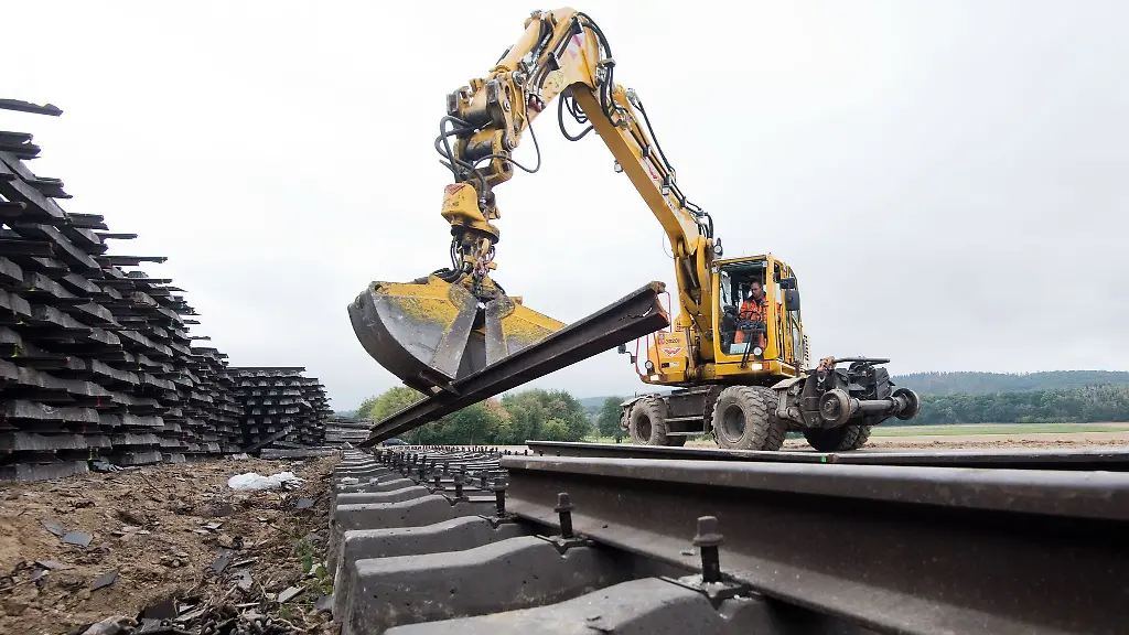 Sanierung-einer-ICE-Trasse-Die-Bahn-will-einige-Projekte-jetzt-nach-hinten-schieben
