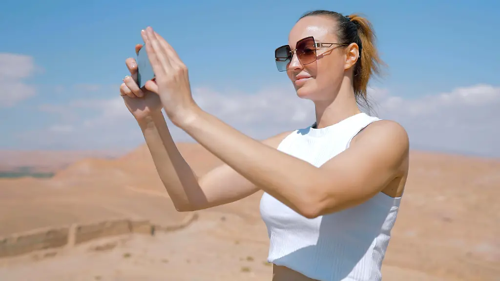 Im-Aegypten-Urlaub-schnell-per-Handy-Video-Call-in-der-Heimat-anrufen-Das-kann-teuer-werden