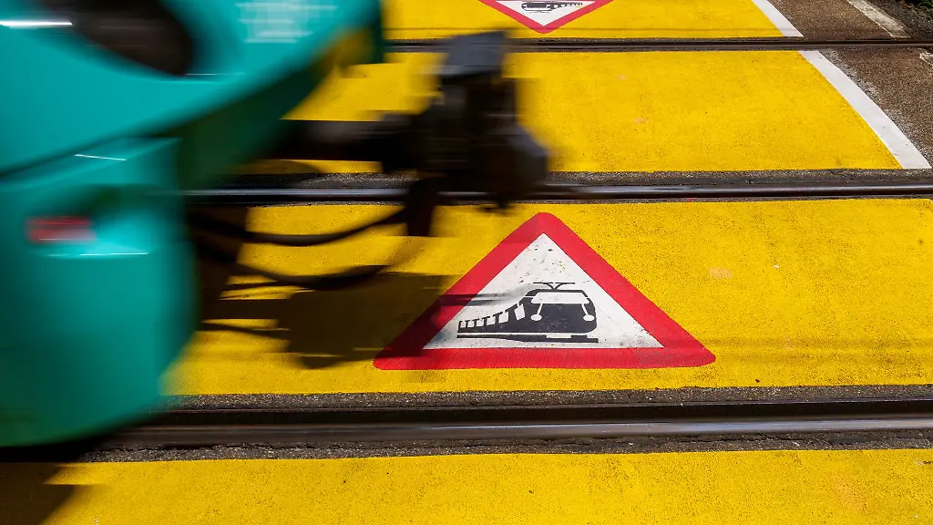 An-einer-Haltestelle-hatte-die-70-Jaehrige-offenbar-eine-Strassenbahn-uebersehen