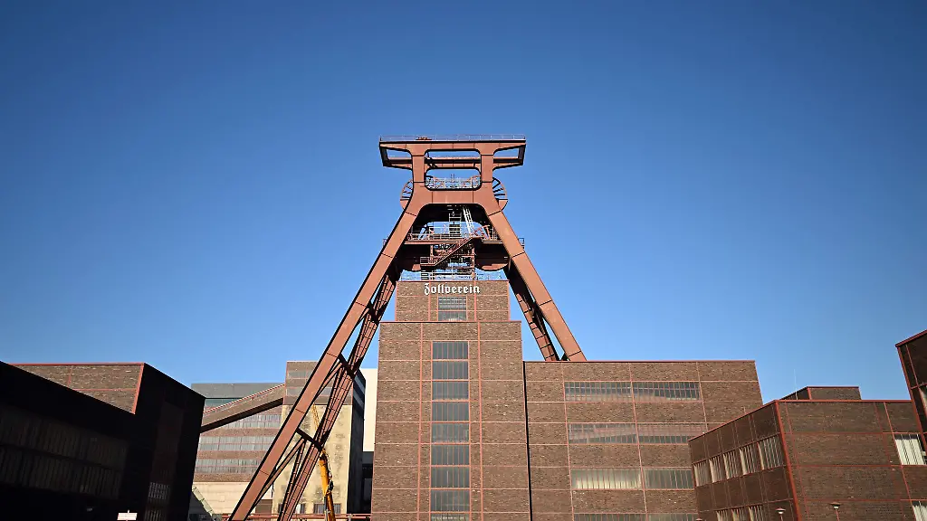 Frueher-groesste-Zeche-der-Welt-heute-auch-ein-Standort-fuer-digitale-Start-ups-die-Zeche-Zollverein-Insgesamt-gibt-es-bei-der-Digitalisierung-im-Ruhrgebiet-aber-noch-Luft-nach-oben-zeigt-der-vorgestellte-Digital-Index