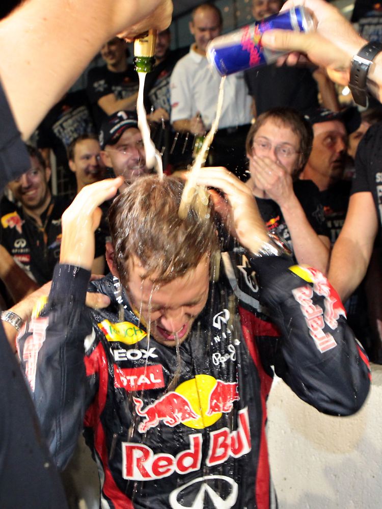 Das geht runter wie Öl: Die Presse lässt Vettel hochleben.