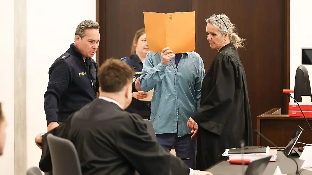 Ein-51-Jahre-alter-Mann-steht-in-Nuernberg-vor-Gericht-weil-er-seine-Ehefrau-erdrosselt-und-ihre-Leiche-anschliessend-im-Wald-vergraben-haben-soll