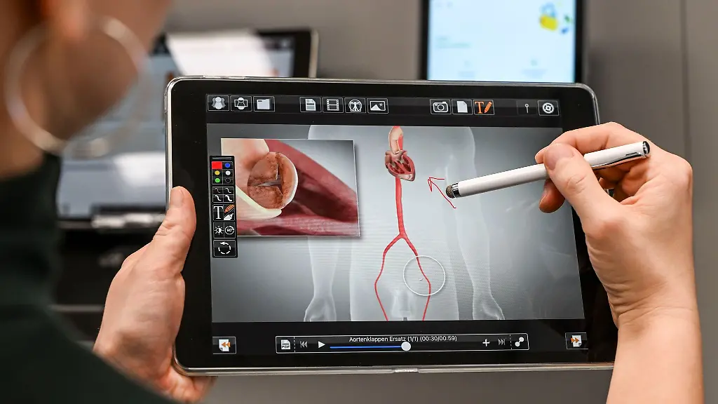 Auch-im-Bereich-der-Patientenbetreuung-gibt-es-bereits-zahlreiche-digitale-Anwendungen-die-Aerzte-nutzen-koennen