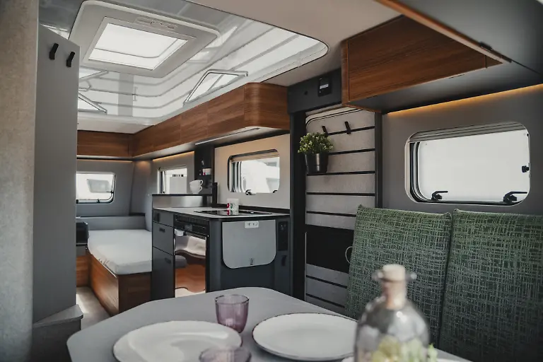 Eriba-Feeling-470-Durchschuss-Einzelbetten