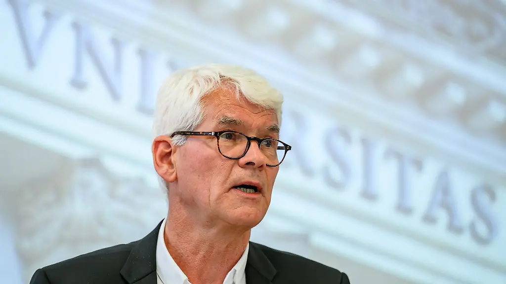 Der-Praesident-der-Europa-Universitaet-Viadrina-Eduard-Muehle-warnt-vor-einem-weiteren-Rechtsruch-in-der-Stadt