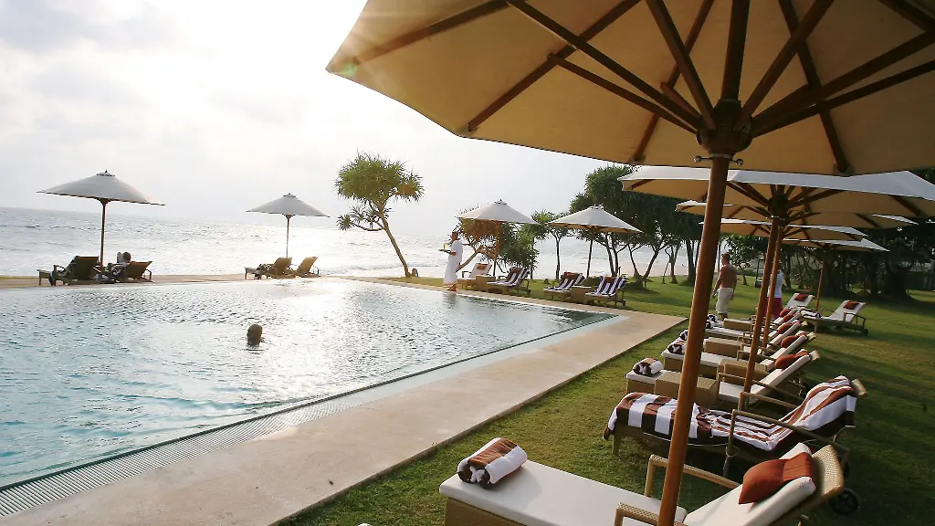 Zu-wenige-Liegen-am-Pool-Rechtlich-gesehen-kann-das-durchaus-auch-ein-Reisemangel-sein-etwa-wenn-der-Veranstalter-in-der-Leistungsbeschreibung-die-grosse-Poollandschaft-mit-ihren-zahlreichen-Liegen-hervorhebt