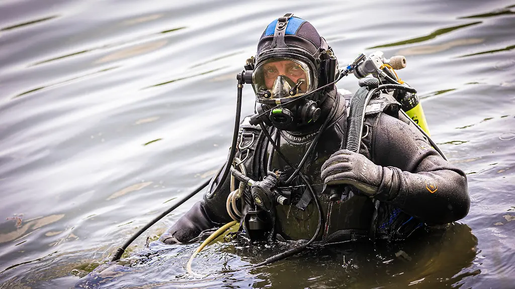 Auch-Rettungstaucher-sind-bei-einem-toedlichen-Badeunfall-im-rheinhessischen-Altrheinsee-zum-Einsatz-gekommen