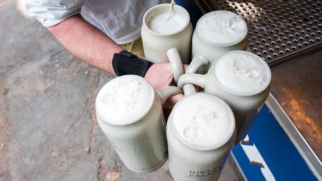 Bier-gehoert-zur-fraenkischen-Kirchweih-dazu