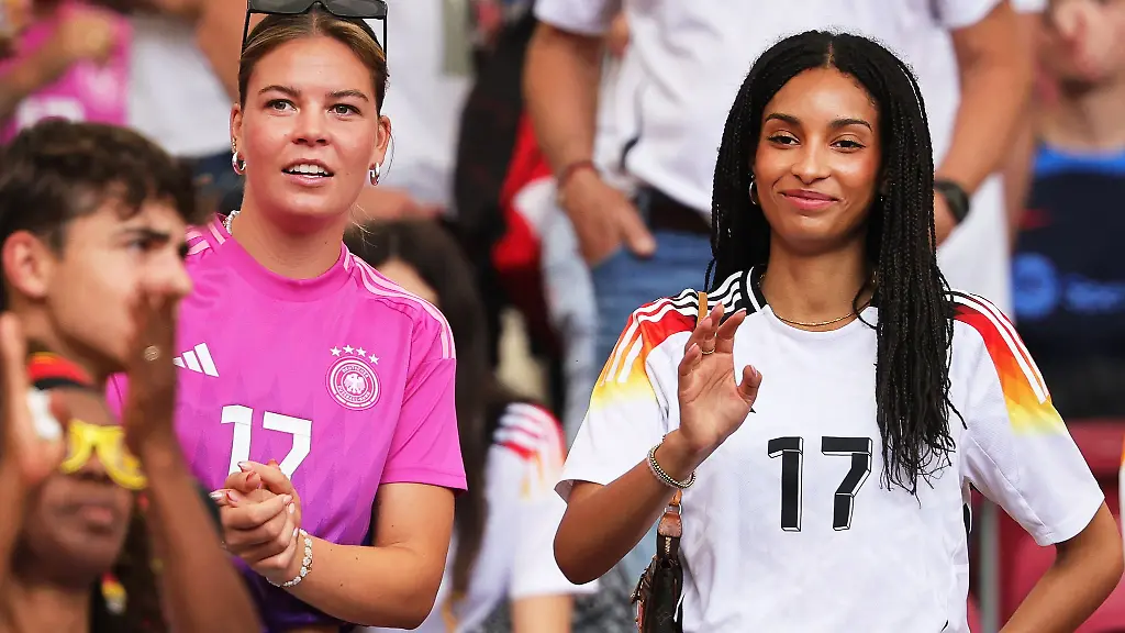 Juliane-Wirtz-l-Schwester-von-Florian-Wirtz-hat-ihren-Vertrag-bei-den-Fussballerinnen-von-Werder-Bremen-verlaengert