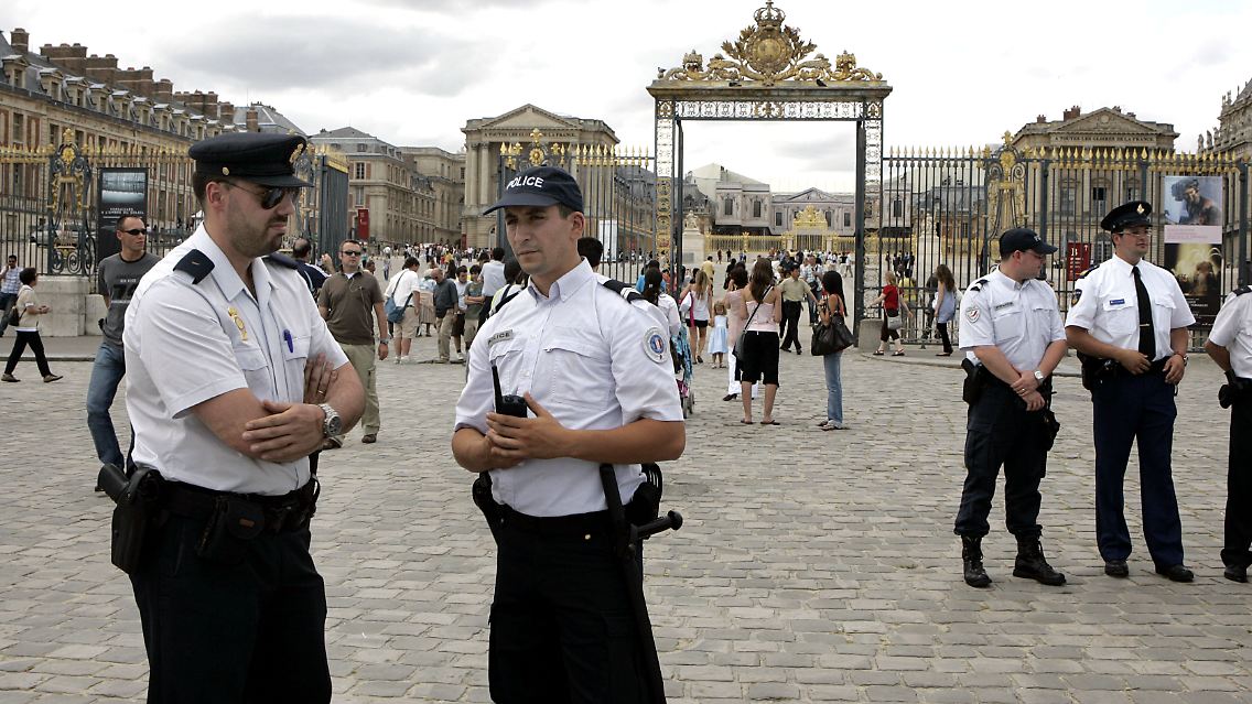 Die ausländischen Kollegen sollen den französischen Polizisten in der Ferienzeit zur Seite stehen-