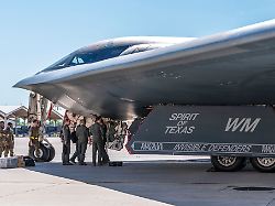 Einsatz im Iran gelobt: Trump: Haben viel mehr "wunderbare B-2-Bomber" bestellt