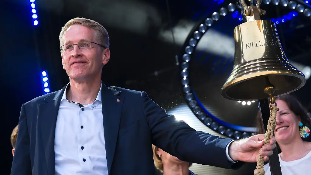 Schleswig-Holsteins-Ministerpraesident-Daniel-Guenther-CDU-hat-die-Kieler-Woche-eroeffnet