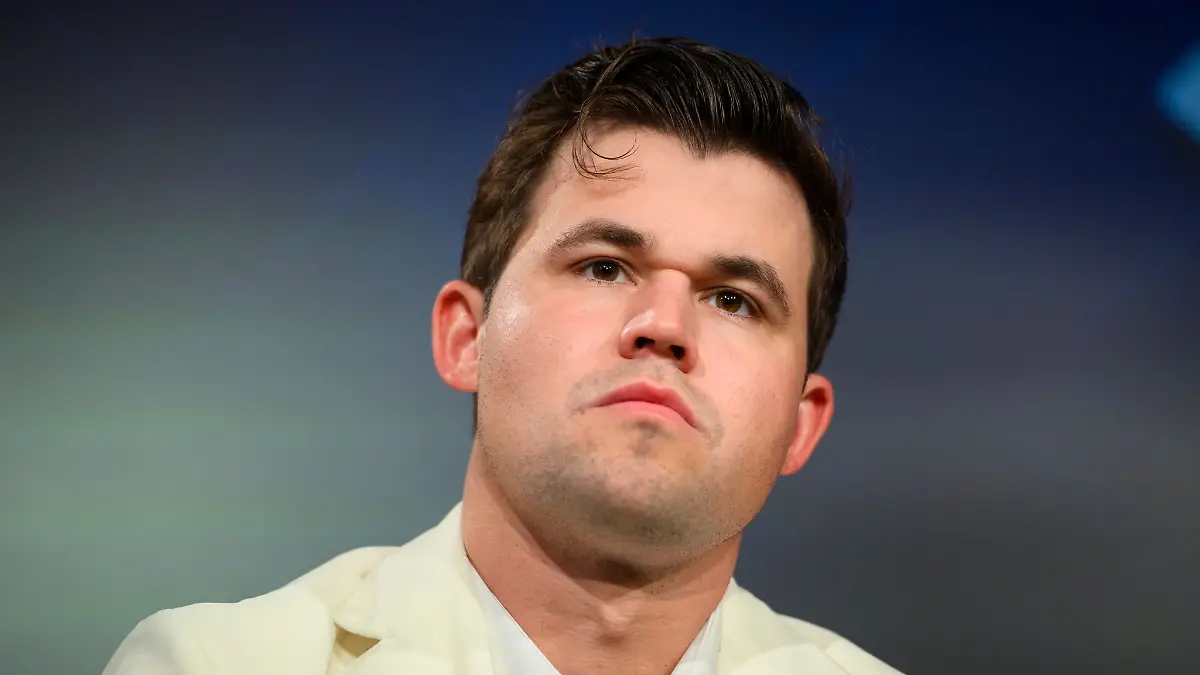 Schachstar-Magnus-Carlsen-spielt-weiter-fuer-den-FC-St-Pauli