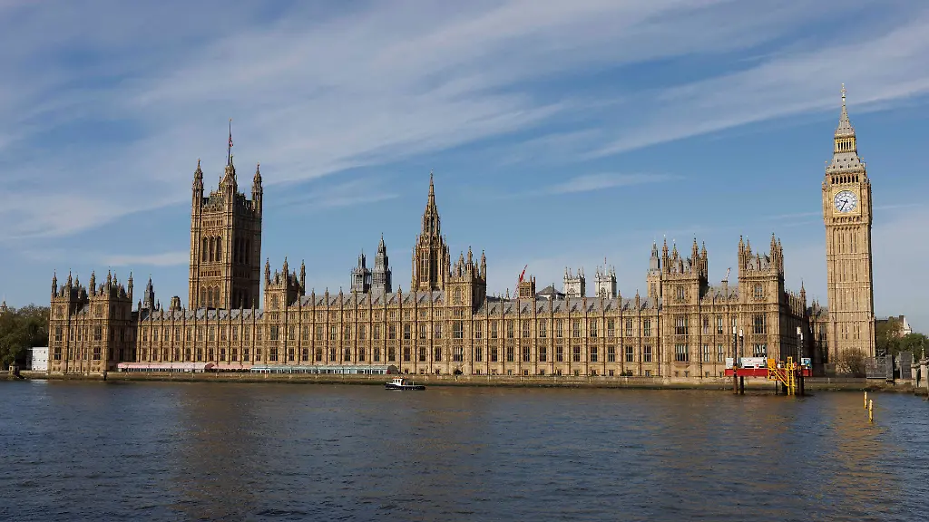 2025-04-22T101100Z-1820113809-RC2W2EA2UHOA-RTRMADP-3-BRITAIN-POLITICS