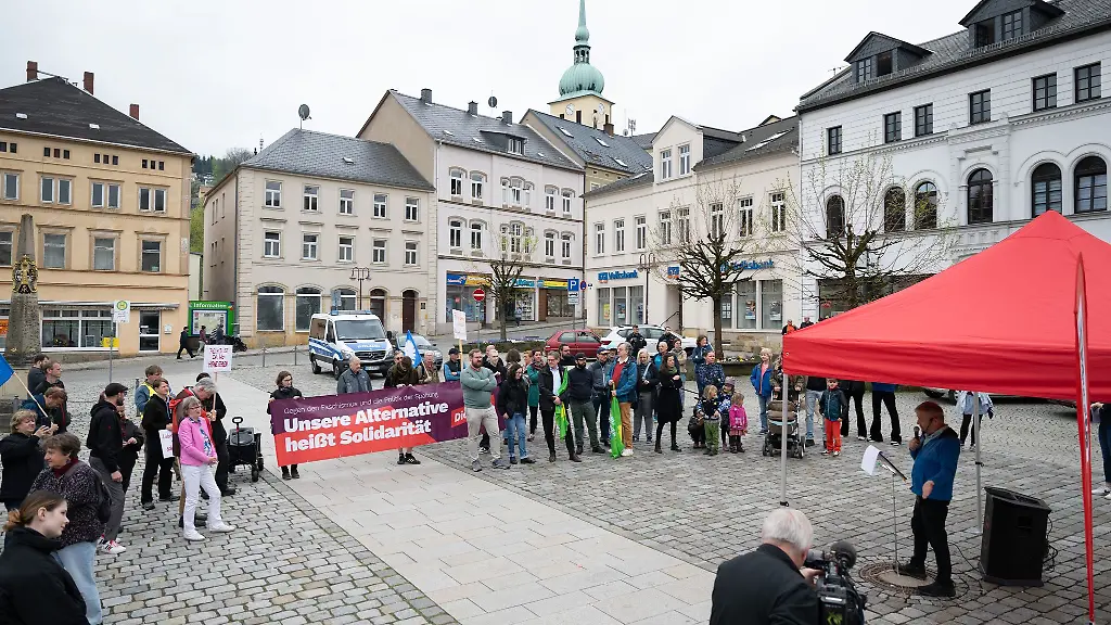 Rassistische-Anzeige-Verfahren-gegen-Dachdecker-eingestellt