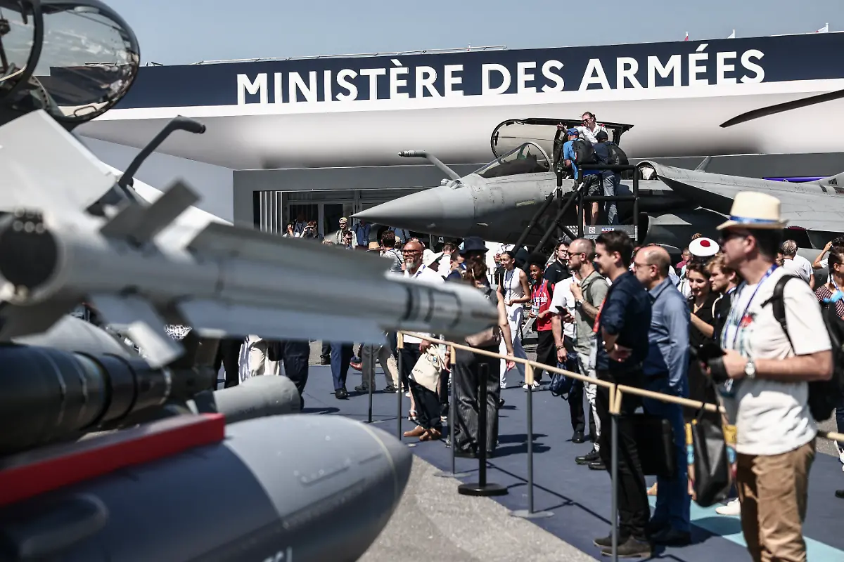 AFP-20250619-62YW3AR-v1-HighRes-FranceDefenceTransportAviationAirshow