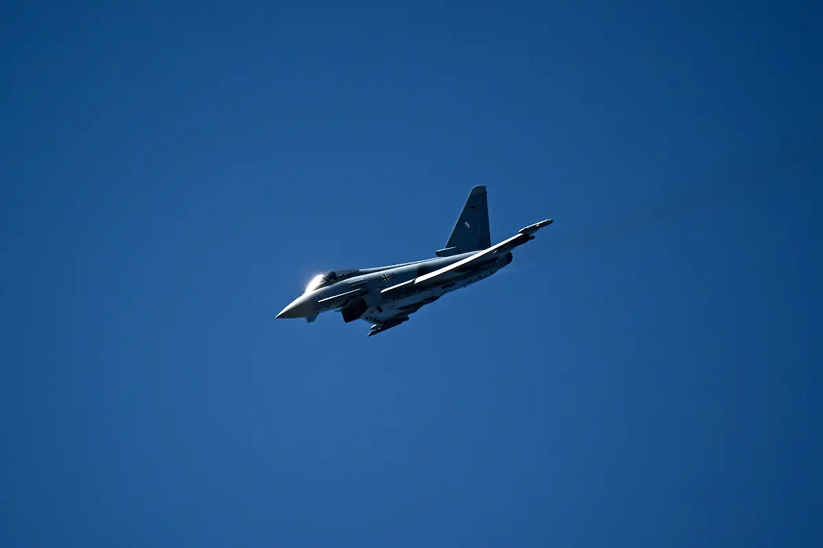 AFP-20250618-62V47D3-v2-HighRes-FranceDefenceTransportAviationAirshow