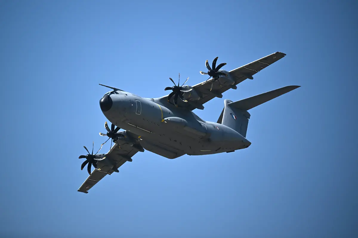 AFP-20250618-62UN44H-v1-HighRes-FranceDefenceTransportAviationAirshow