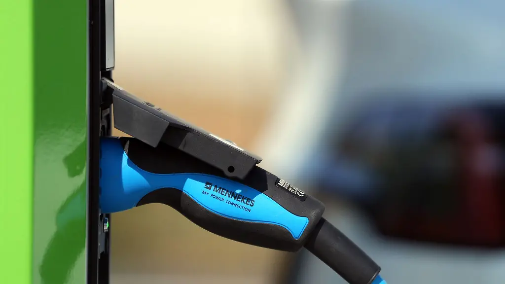 Clever-auf-den-Urlaub-vorbereiten-Eine-Vollladung-ist-vor-langen-Fahrten-in-der-Regel-kein-Problem