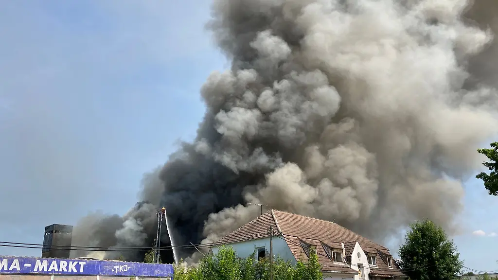 Bereits-am-Dienstag-war-das-Feuer-ausgebrochen