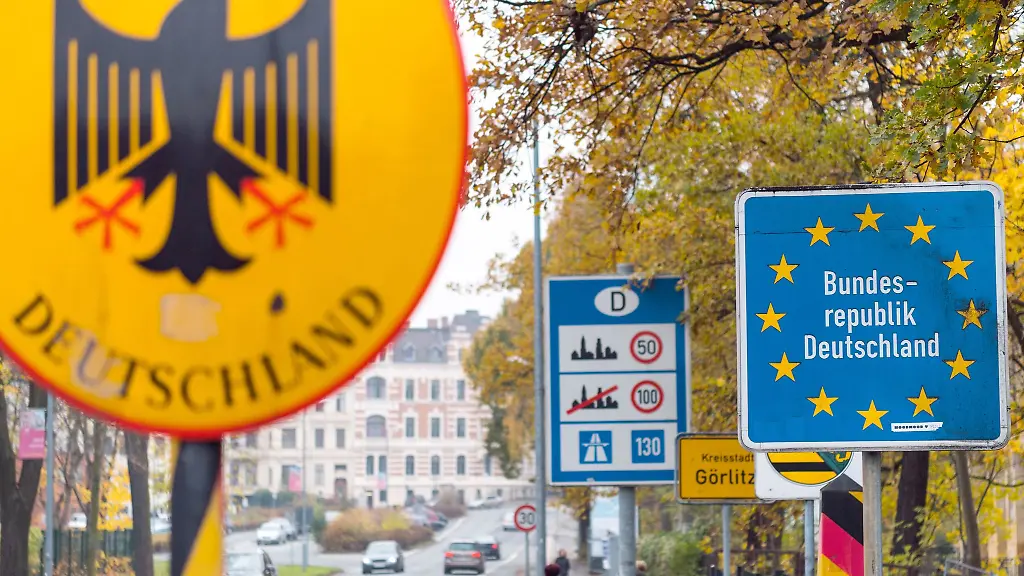 Deutsch-polnische-Grenze-in-Goerlitz-Archiv-Aus-Polen-und-Tschechien-pendeln-viele-Arbeitnehmerinnen-und-Arbeitnehmer-nach-Sachsen