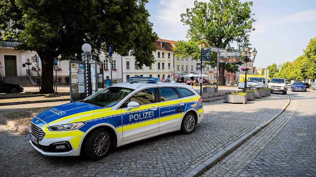 Der-gewaltsame-Angriff-einiger-Vermummter-auf-ein-Fest-fuer-Vielfalt-in-Bad-Freienwalde-loeste-Entsetzen-aus-Die-Polizei-hat-nun-einen-Verdaechtigen-ermittelt