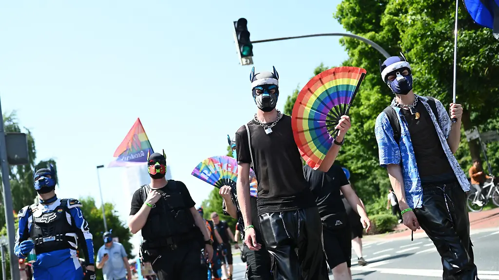 Nach-dem-Christopher-Street-Day-CSD-in-Emden-wurde-ein-Demo-Teilnehmer-angegriffen-Die-Polizei-ermittelt-gegen-drei-Minderjaehrige