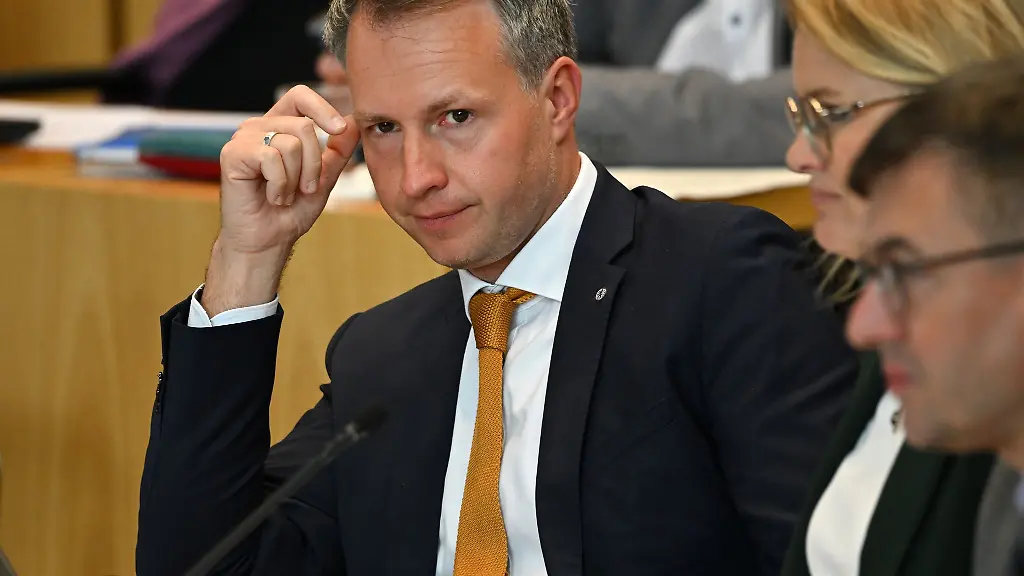 Thueringer-CDU-Fraktionschef-Andreas-Buehl-kritisiert-die-Haltung-des-Koalitionspartners-BSW-zum-Gaza-Krieg